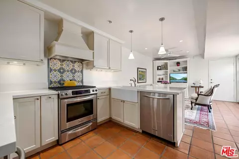 21 Crest Cir #10, Corona Del Mar, CA 92625