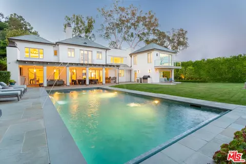 1711 Alta Mura Rd, Pacific Palisades, CA 90272