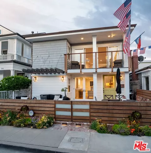 304 Diamond Ave, Newport Beach, CA 92662