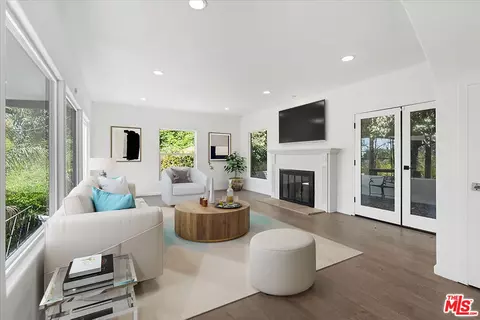 1635 Sunset Plaza Dr, Los Angeles, CA 90069