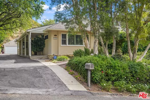 2246 Betty Ln, Beverly Hills, CA 90210