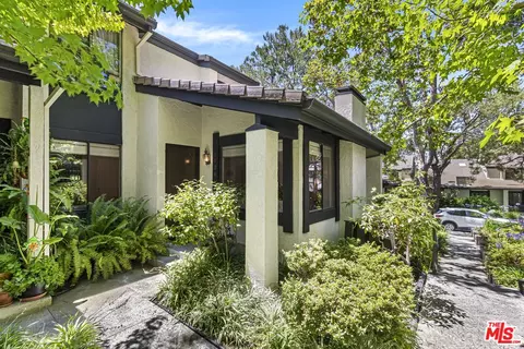 5104 Cimarron Ln, Culver City, CA 90230