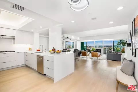 13600 Marina Pointe Dr #607, Marina Del Rey, CA 90292