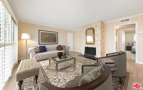 11828 Goshen Ave #2, Los Angeles, CA 90049