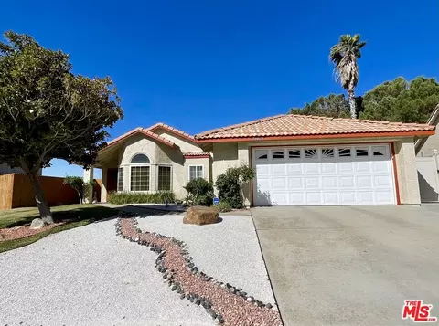 39402 Beacon Ln, Palmdale, CA 93551