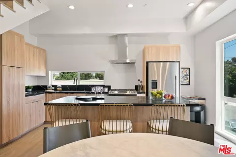 3817 Moore St, Los Angeles, CA 90066
