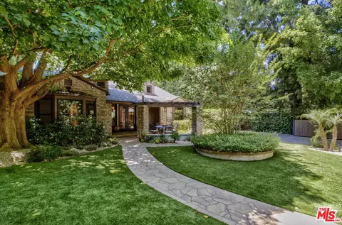 5421 Radford Ave, Valley Village, CA 91607