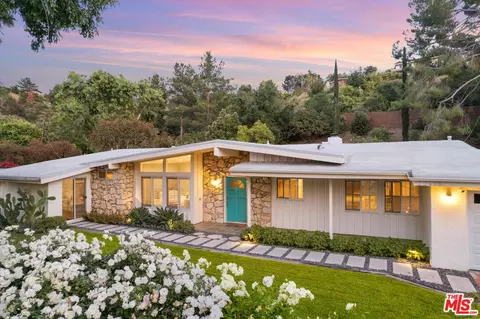 22916 Ardwick St, Woodland Hills, CA 91364
