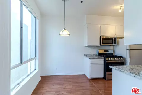 500 S Berendo St #411, Los Angeles, CA 90020