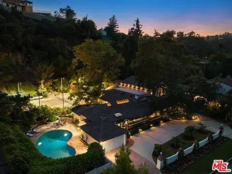 655 N Bundy Dr, Los Angeles, CA 90049