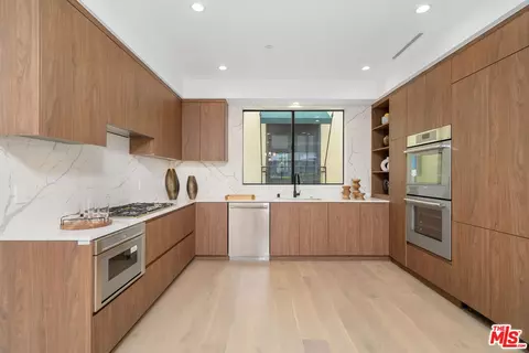 12918 Bloomfield St #2, Studio City, CA 91604