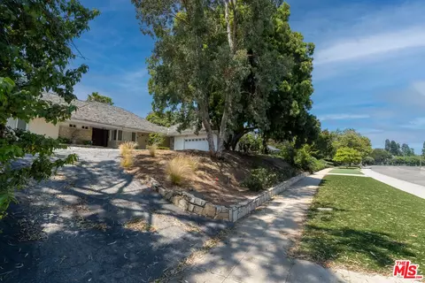 13657 W Sunset Blvd, Pacific Palisades, CA 90272