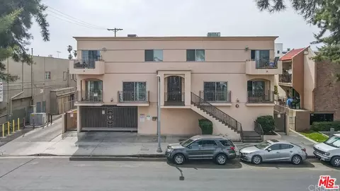 7223 Baird Ave #105, Reseda, CA 91335