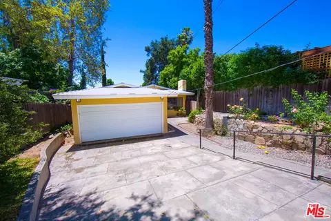 76 E Palm St, Altadena, CA 91001