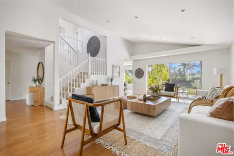 210 Georgina Ave, Santa Monica, CA 90402