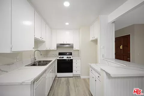 1001 W Macarthur Blvd #136, Santa Ana, CA 92707