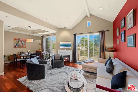 10740 Moorpark St #302, North Hollywood, CA 91602
