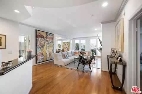121 N Almont Dr #201, Beverly Hills, CA 90211