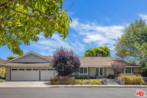 4510 Estrondo Dr, Encino, CA 91436