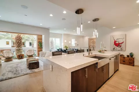 5695 Goldeneye Dr #1, Playa Vista, CA 90094