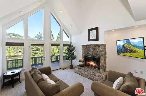 1244 Montreal Dr, Lake Arrowhead, CA 92352