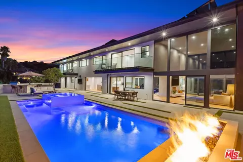 4540 Charmion Ln, Encino, CA 91316