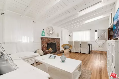 325 10th St, Manhattan Beach, CA 90266