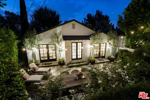 15078 Valley Vista Blvd, Sherman Oaks, CA 91403