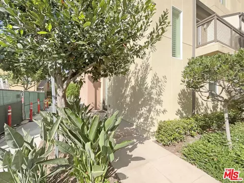77 Waldorf, Irvine, CA 92612 photo 6