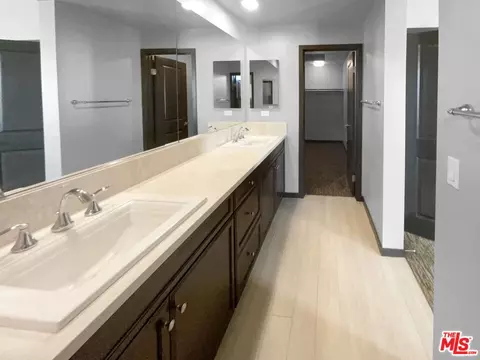 77 Waldorf, Irvine, CA 92612 photo 19
