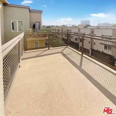 77 Waldorf, Irvine, CA 92612 photo 16