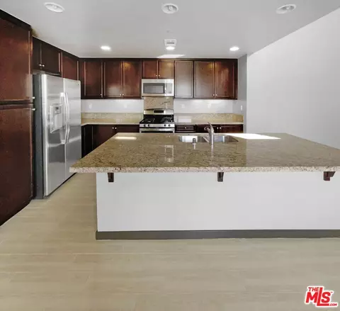 77 Waldorf, Irvine, CA 92612 photo 9