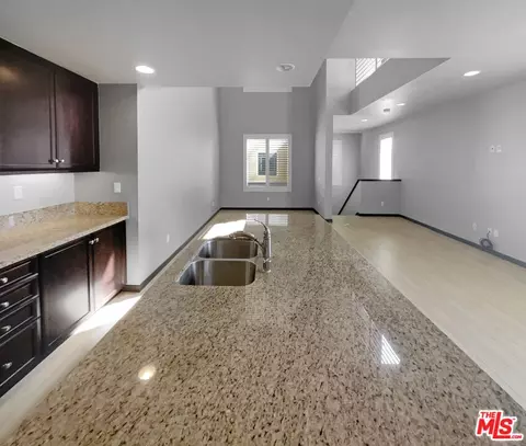 77 Waldorf, Irvine, CA 92612 photo 10