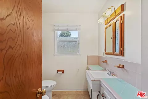 7000 Bothwell Rd, Reseda, CA 91335 photo 16