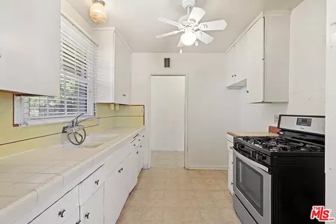 7000 Bothwell Rd, Reseda, CA 91335 photo 9