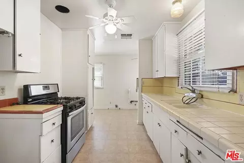 7000 Bothwell Rd, Reseda, CA 91335 photo 10