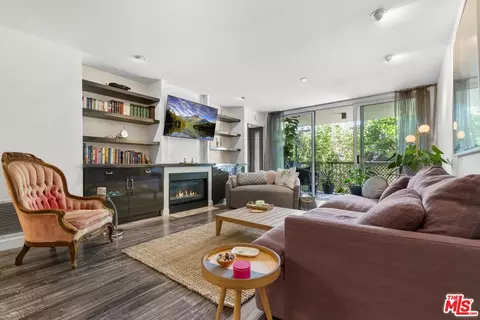 911 N Kings Rd #211, West Hollywood, CA 90069
