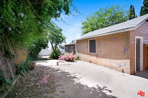 10619 Las Lunitas Ave, Tujunga, CA 91042 photo 7