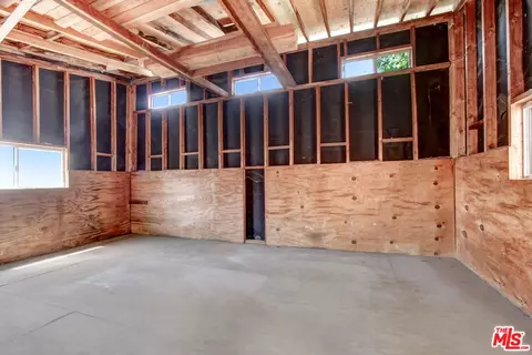 10619 Las Lunitas Ave, Tujunga, CA 91042 photo 8