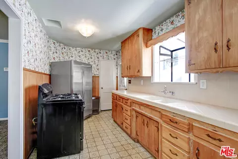 10619 Las Lunitas Ave, Tujunga, CA 91042 photo 5