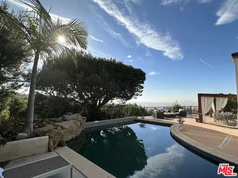 2644 Larmar Rd, Los Angeles, CA 90068