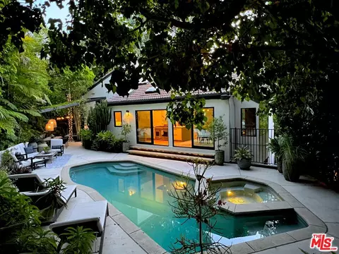 2664 La Cuesta Dr, Los Angeles, CA 90046
