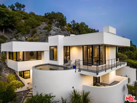 900 W Park Ln, Santa Barbara, CA 93108