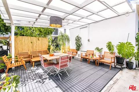 612 N Juanita Ave, Los Angeles, CA 90004