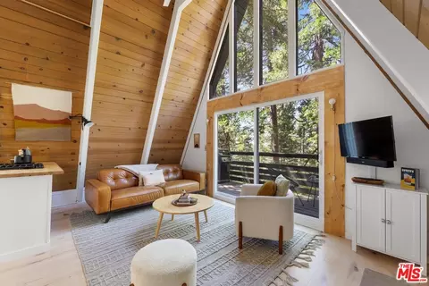 28363 Altamont Ct, Lake Arrowhead, CA 92352