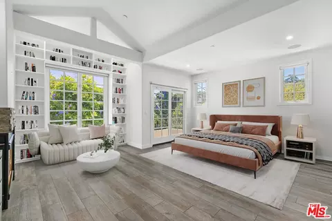 14100 Dickens St #8, Sherman Oaks, CA 91423