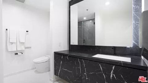 1111 S Grand Ave #411, Los Angeles, CA 90015