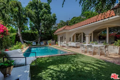 2832 Nichols Canyon Rd, Los Angeles, CA 90046