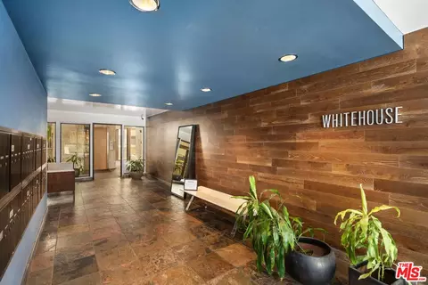 8400 De Longpre Ave #301, West Hollywood, CA 90069