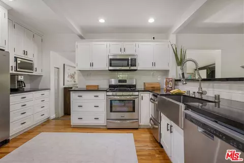 6701 Andasol Ave, Lake Balboa, CA 91406